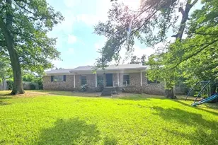 105 Glenwood Dr, Palestine, TX 75801 - Photo 1