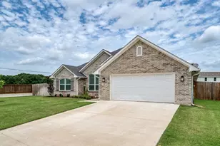 401 Meadows Ct, Chandler, TX 75758 - Photo 2