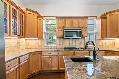 7031 Ridge Place Circle, Tyler, TX 75703 - Photo 6