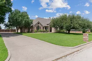 225 Chester Dr, Canton, TX 75103 - Photo 2