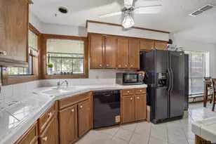 802 Carriage Dr, Tyler, TX 75703 - Photo 6