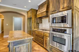 170 Ashbriar Ln, Longview, TX 75605 - Photo 16