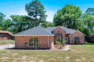 1737 Bearwood Ln, Tyler, TX 75703 - Photo 2