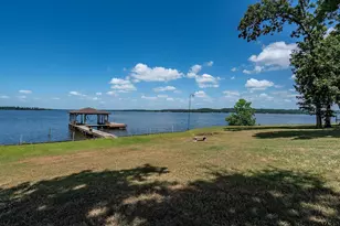 983 Beachside, Chandler, TX 75758 - Photo 2