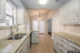 5809 Hollytree, Tyler, TX 75703 - Photo 12