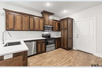 527 N College, Lindale, TX 75771 - Photo 6