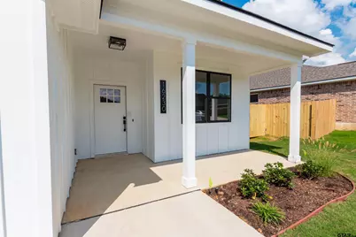 16230 Crossing Cir, Lindale, TX 75771 - Photo 2