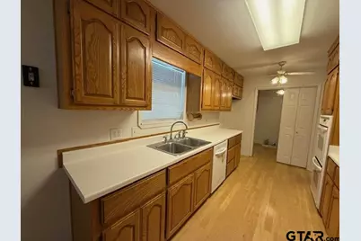 219 Powell, Tyler, TX 75703 - Photo 10