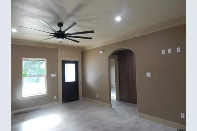 825 S Tubbs St, Tyler, TX 75701 - Photo 2