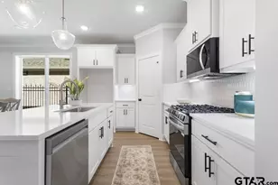 9256 Villas Ct, Tyler, TX 75703 - Photo 10