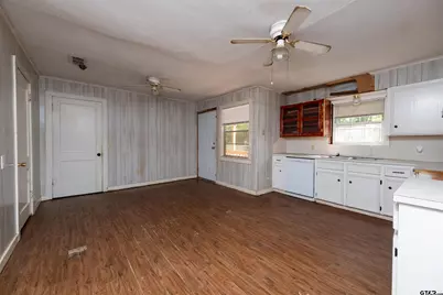 409 W Point Tap Rd, Palestine, TX 75803 - Photo 12