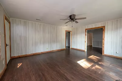 409 W Point Tap Rd, Palestine, TX 75803 - Photo 8