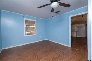 409 W Point Tap Rd, Palestine, TX 75803 - Photo 14