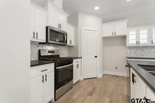 16414 Crossing Cir, Lindale, TX 75771 - Photo 10