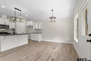 16414 Crossing Cir, Lindale, TX 75771 - Photo 8