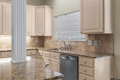 210 Lavender Ln, Longview, TX 75605 - Photo 14