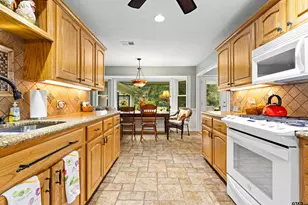 1610 Pinecrest Dr, Gilmer, TX 75644 - Photo 10