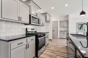 16326 Crossing Cir, Lindale, TX 75771 - Photo 4