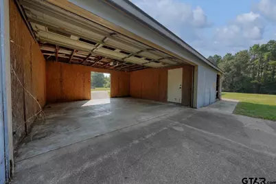 2071 W Point Tap Rd, Palestine, TX 75803 - Photo 4