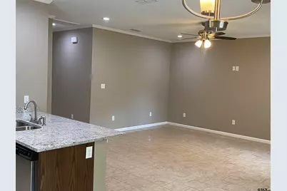 2125 N Emerson Ave, Tyler, TX 75702 - Photo 8