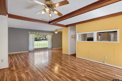 2827 Fairfax Dr, Tyler, TX 75701 - Photo 10
