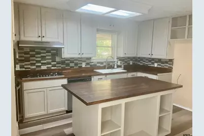 811 Mahon, Tyler, TX 75701 - Photo 2