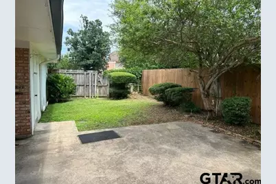 5702 Foxcroft Rd, Tyler, TX 75703 - Photo 10