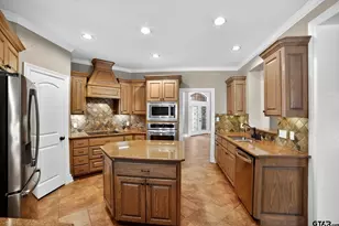 842 Carriage Dr, Tyler, TX 75703 - Photo 8