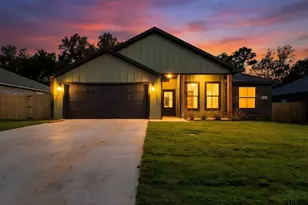 16525 Crossing Cir, Lindale, TX 75771 - Photo 1