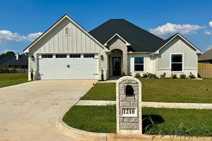 1210 Golden Eagle Wy, Whitehouse, TX 75791 - Photo 2