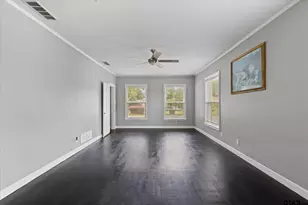 513 E Young St, Longview, TX 75602 - Photo 38