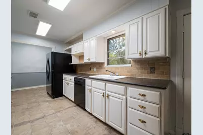 300 Robert E Lee Dr, Tyler, TX 75703 - Photo 12