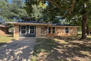 207 Westview St, Palestine, TX 75803 - Photo 1