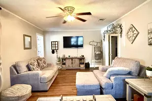 805 Sycamore St, Mineola, TX 75773 - Photo 2