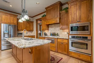 1860 Holcomb Cir, Tyler, TX 75703 - Photo 10