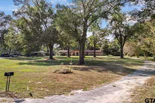 1302 Jeb Stuart Dr, Tyler, TX 75703 - Photo 2