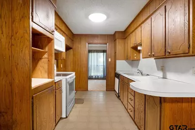 1302 Jeb Stuart Dr, Tyler, TX 75703 - Photo 10