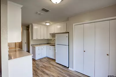 301 First St, Palestine, TX 75803 - Photo 6