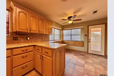 580 Oakwood Dr, Kilgore, TX 75662 - Photo 12