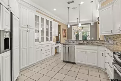 2301 S Williams Avenue, Mt Pleasant, TX 75455 - Photo 14