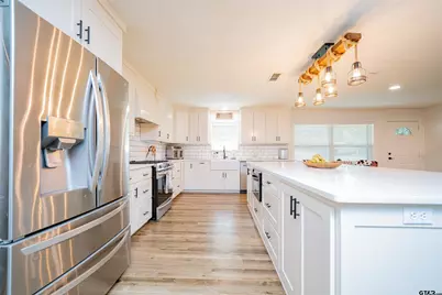 400 Crestview, Hughes Springs, TX 75656 - Photo 6