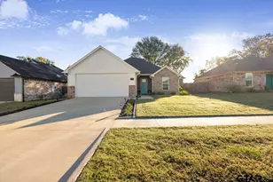 2007 Jason Dr, Whitehouse, TX 75791 - Photo 2