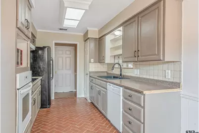 608 Top Hill Drive, Tyler, TX 75703 - Photo 8