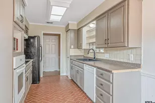 608 Top Hill Dr, Tyler, TX 75703 - Photo 8