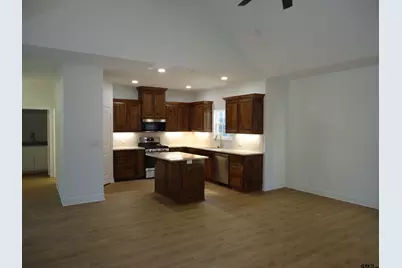 307 Windridge Dr, Whitehouse, TX 75791 - Photo 2
