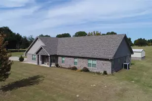 308 N Douglas, Bogata, TX 75417 - Photo 2