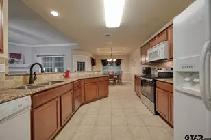 421 W Cumberland Rd, Tyler, TX 75703 - Photo 16
