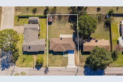 1404 E Leach, Kilgore, TX 75662 - Photo 2