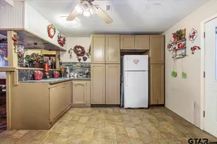 204 W Tarbutton St, Troup, TX 75789 - Photo 24