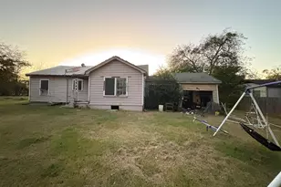 318 Terry St, Pittsburg, TX 75686 - Photo 2
